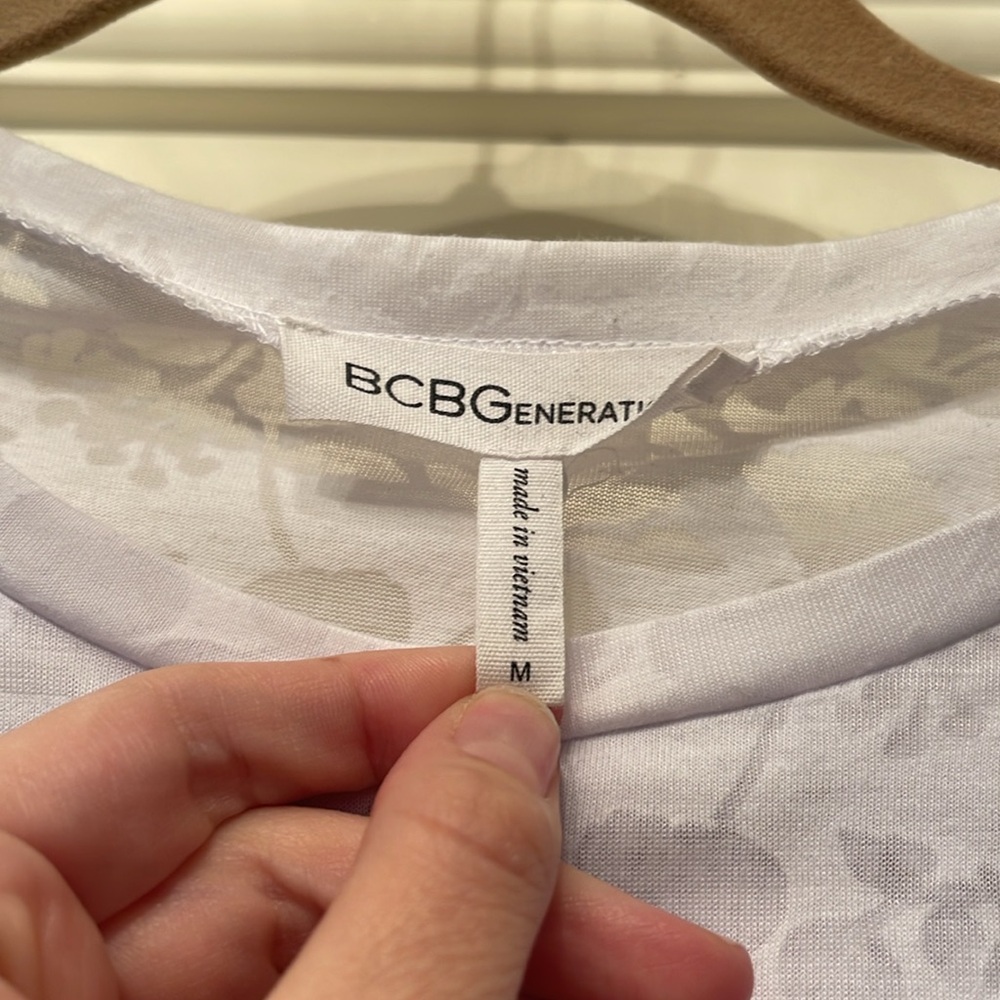BCBGeneration Floral Tee - Picture 4 of 7
